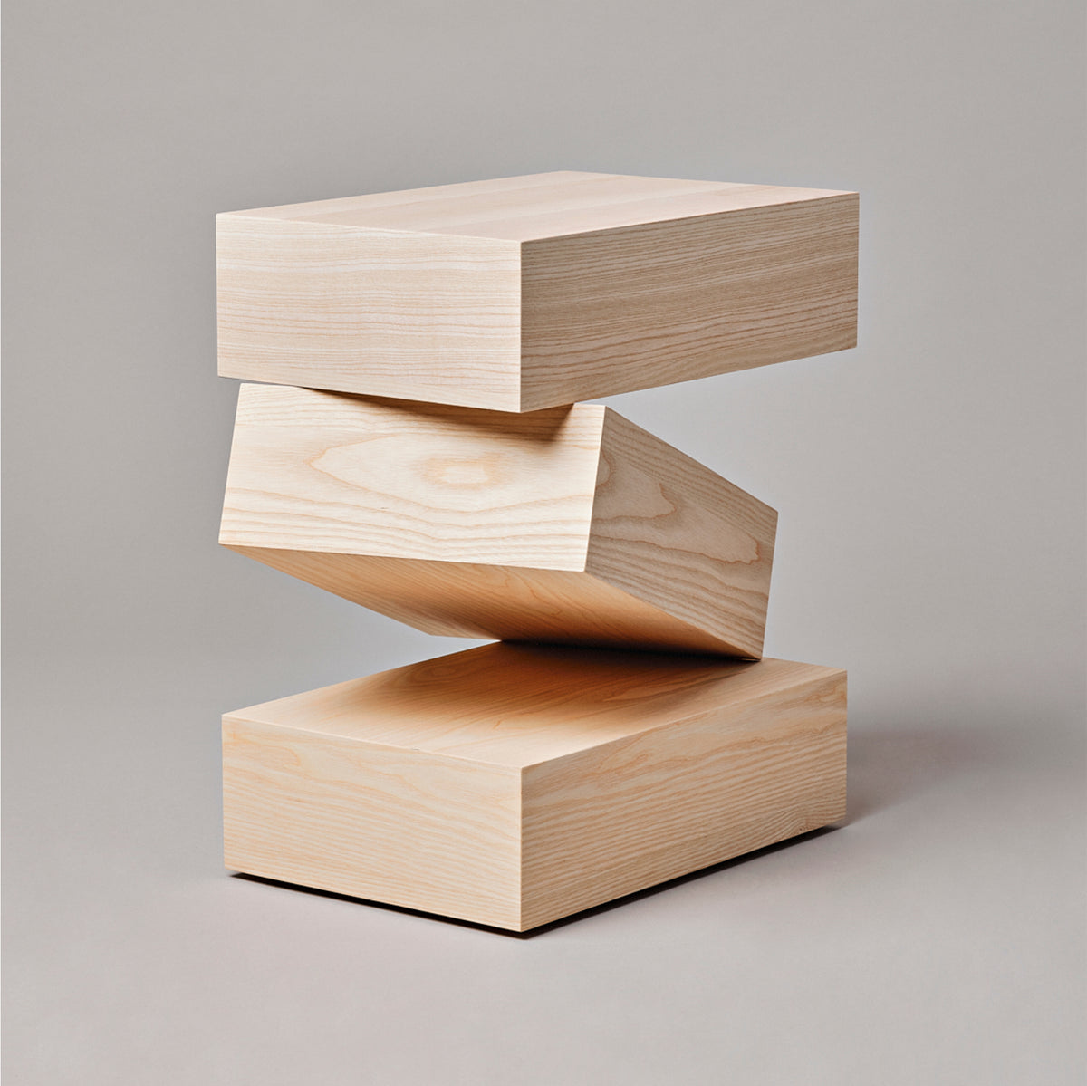 FALLING CUBES Beistelltisch | Esche
