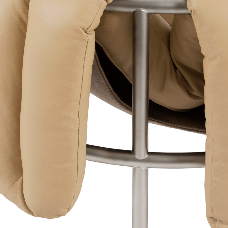PUFFY Lounge Chair | Edelstahl Leder Sand